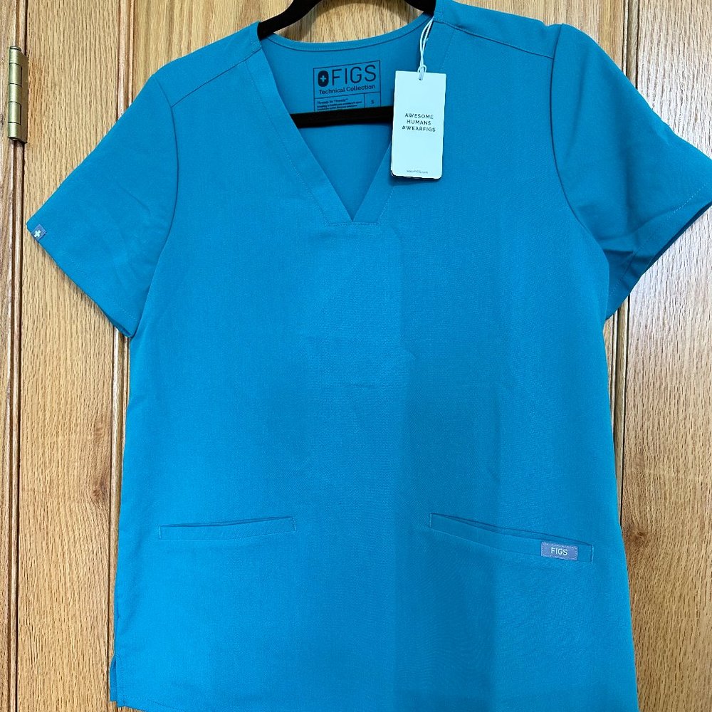 Figs NWT  casma marine scrub top
